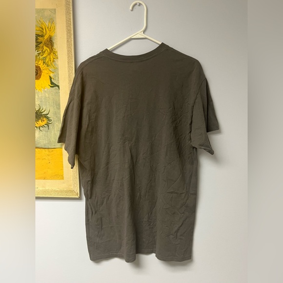 💚3 for $15 Gray Graphic T-Shirt with Retro Design - Picture 3 of 3